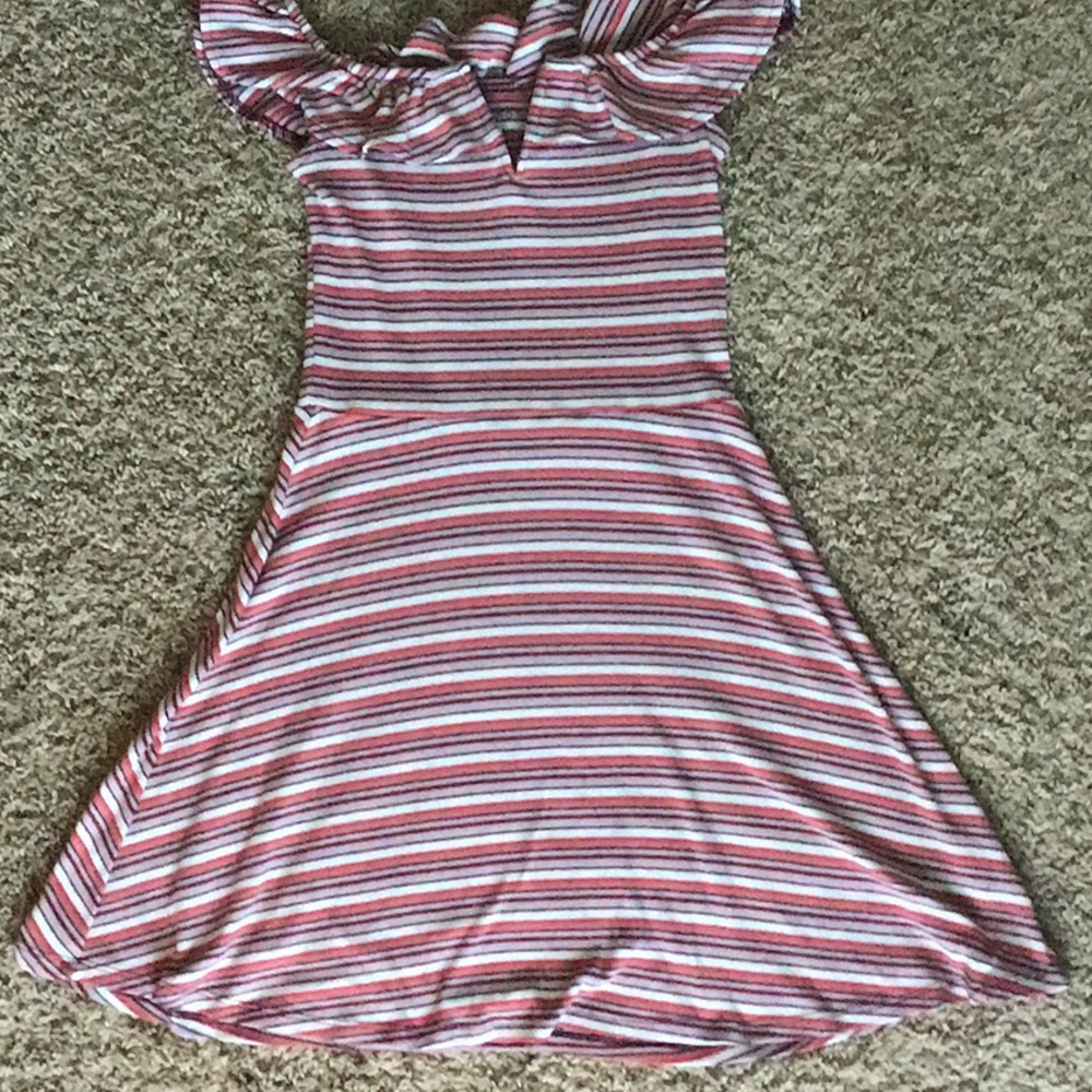 V neck dress white and blush pink